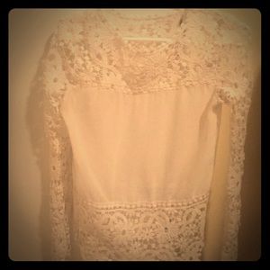 Xs/s lace long sleeve. Super cute on!